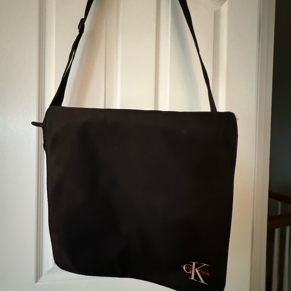 💼 Sleek Like New Y2K Style Calvin Klein Black Messenger Bag